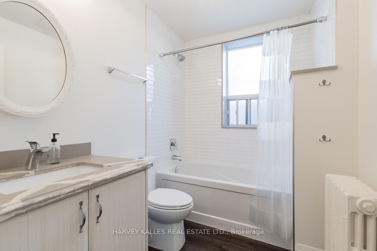 657 St Clair Avenue W Upper