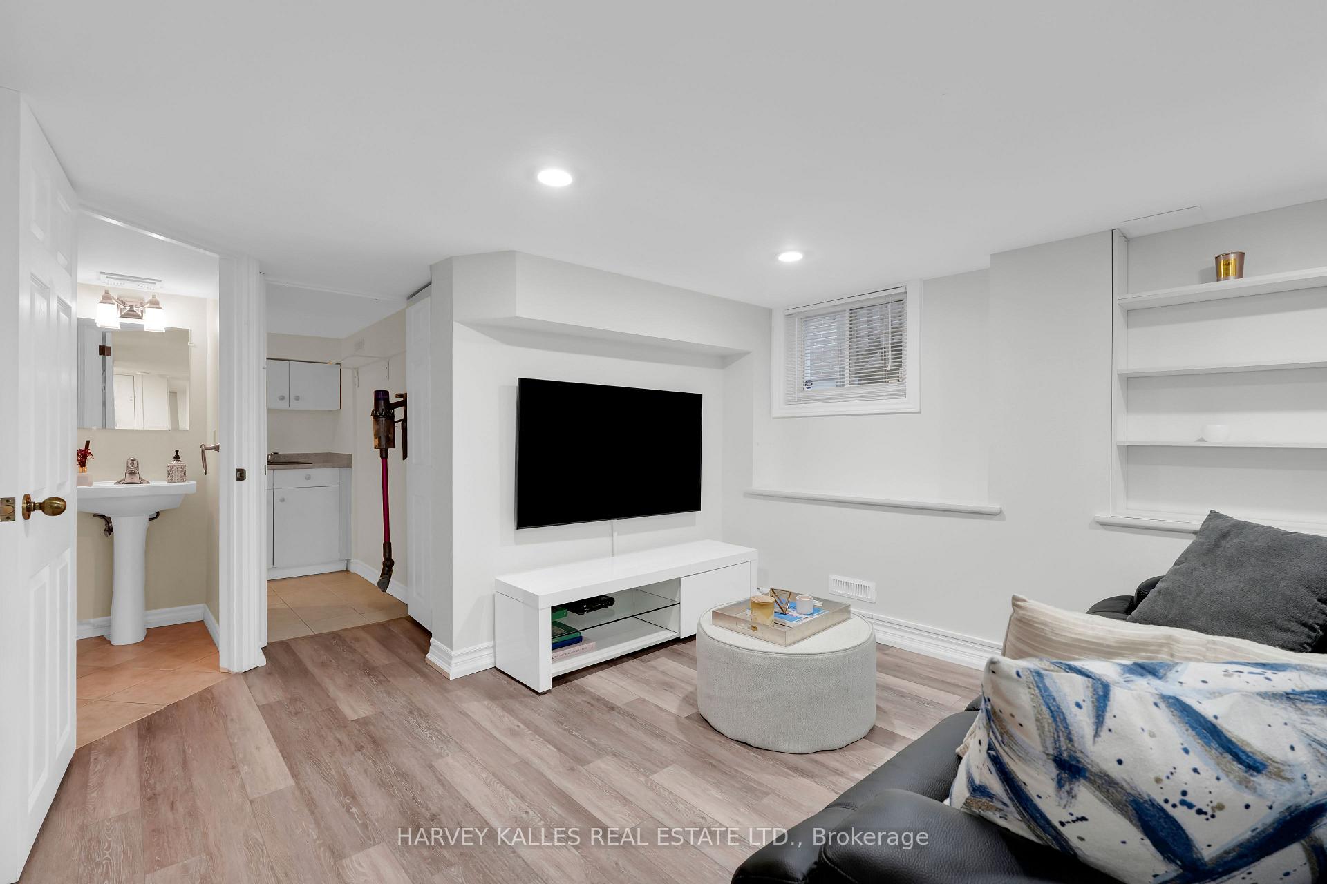 86 Woburn Avenue