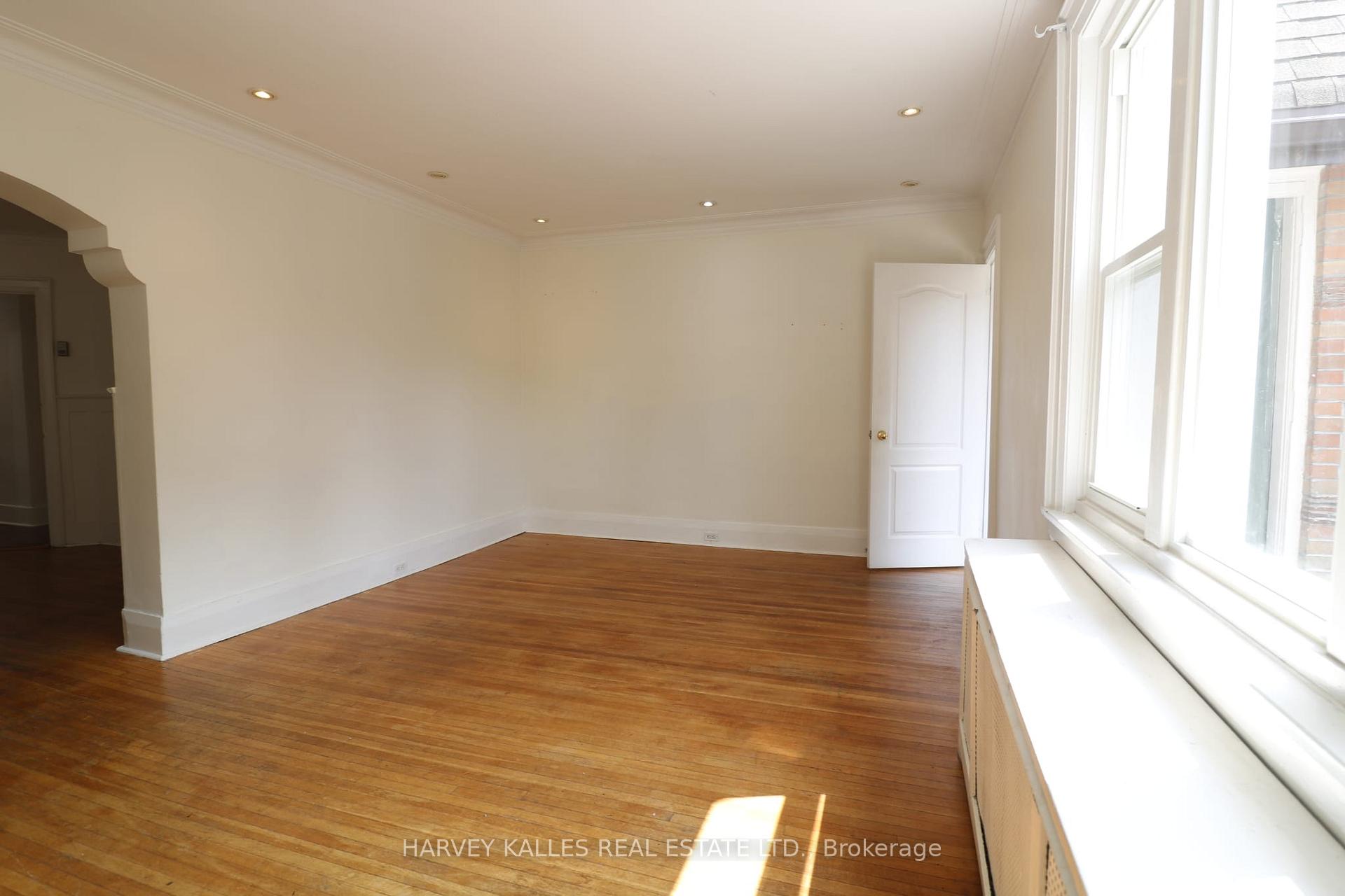6 Poplar Plains Crescent Main, Toronto Unit: Main