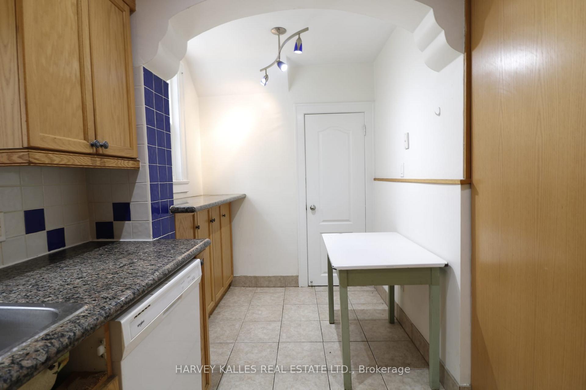 6 Poplar Plains Crescent Main, Toronto Unit: Main