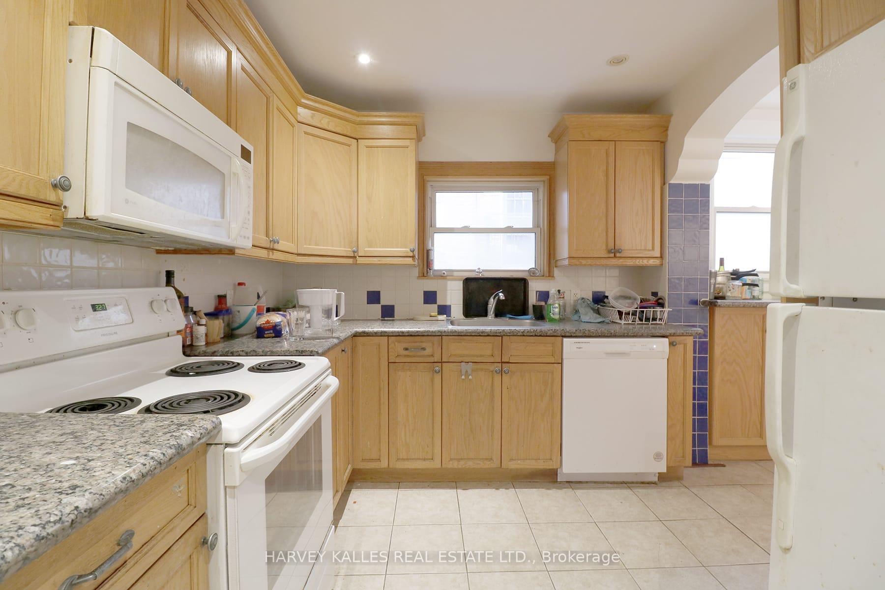6 Poplar Plains Crescent Main, Toronto Unit: Main