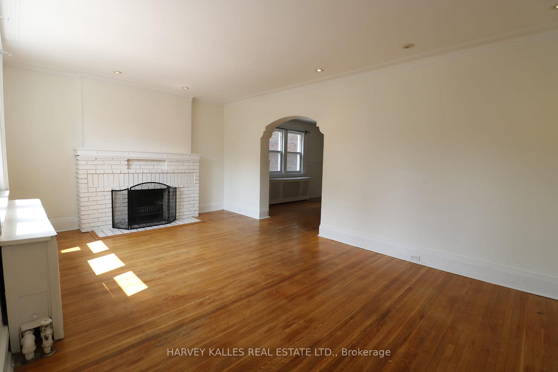 6 Poplar Plains Crescent Main, Toronto Unit: Main
