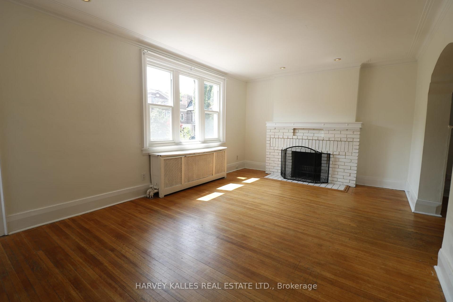6 Poplar Plains Crescent Main, Toronto Unit: Main