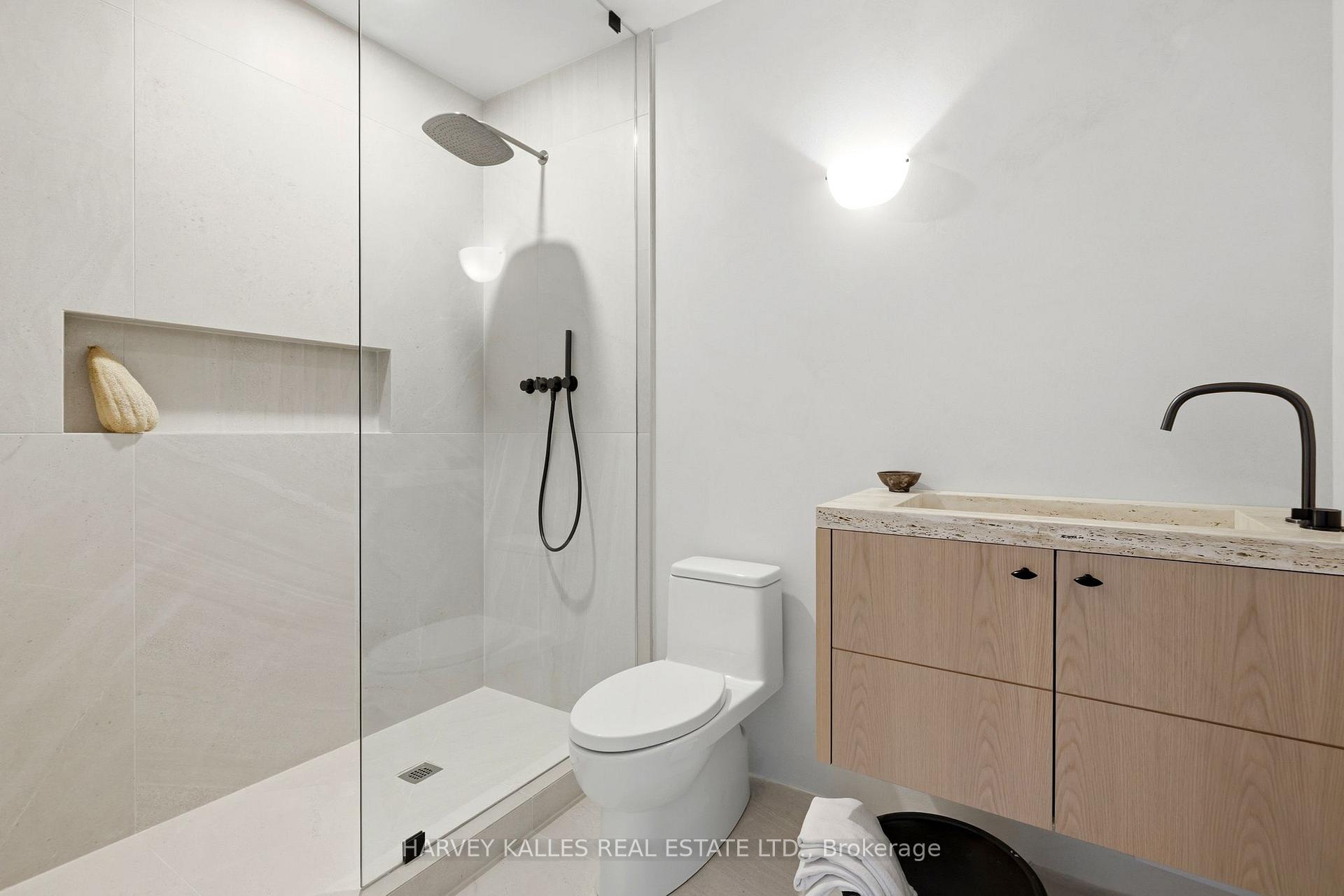 1 Forest Hill Road 4, Toronto Unit: 4