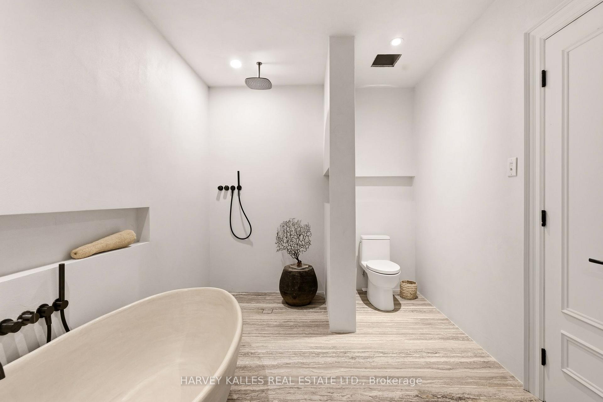 1 Forest Hill Road 4, Toronto Unit: 4