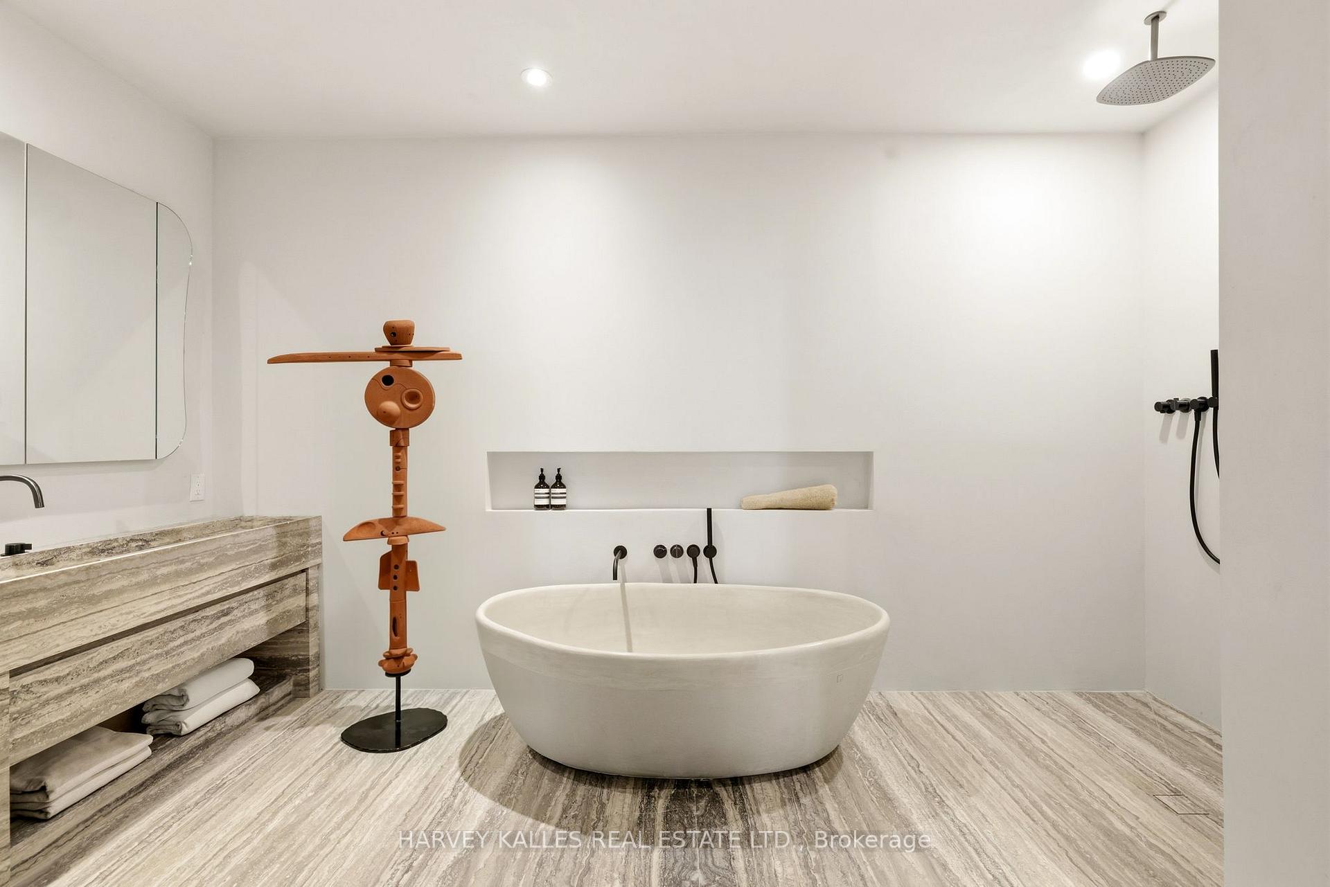 1 Forest Hill Road 4, Toronto Unit: 4