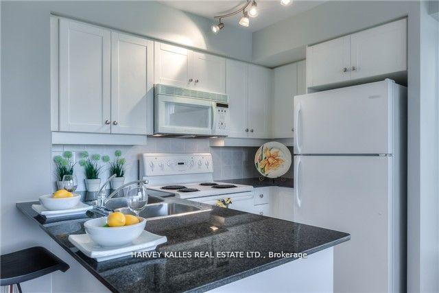 19 Barberry Place W 703, Toronto Unit: 703