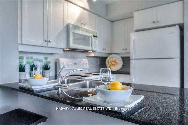 19 Barberry Place W 703, Toronto Unit: 703