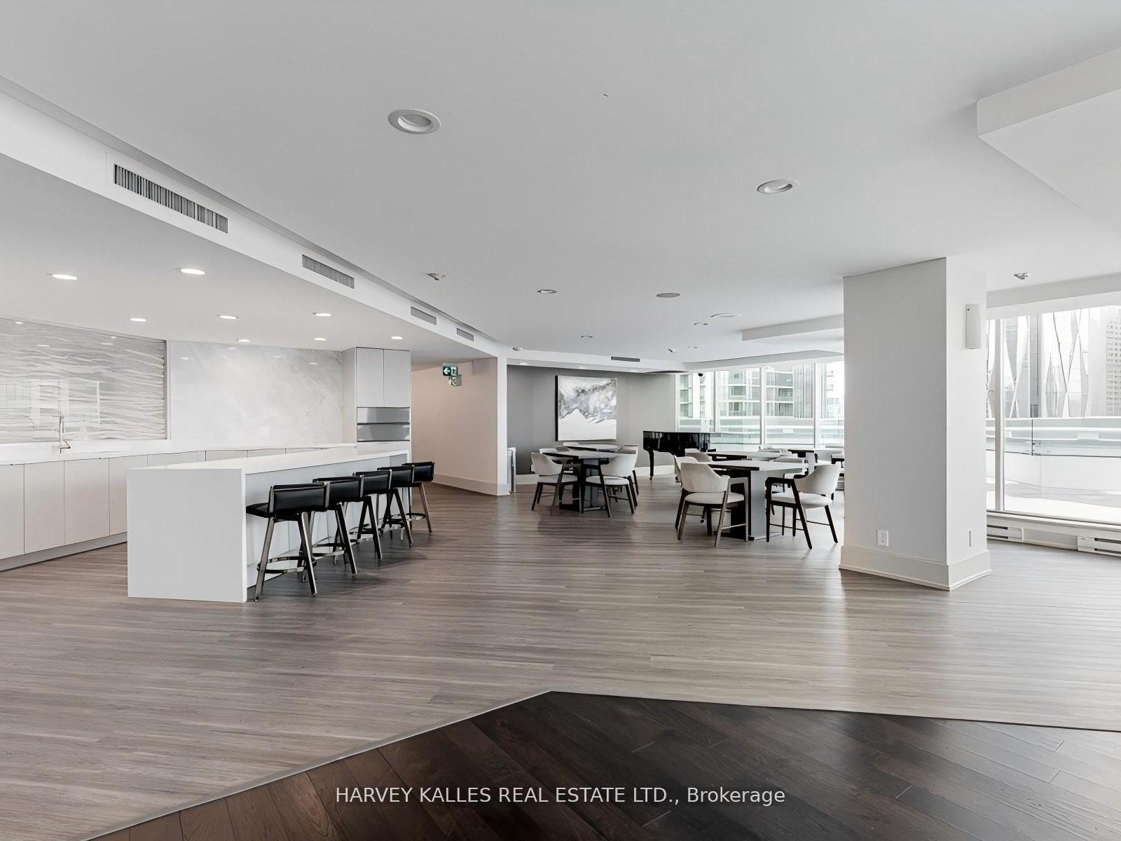 10 Yonge Street 705, Toronto Unit: 705