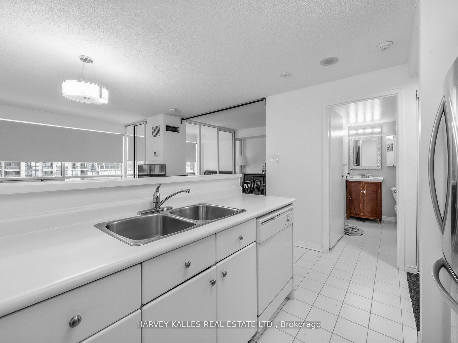 10 Yonge Street 705, Toronto Unit: 705