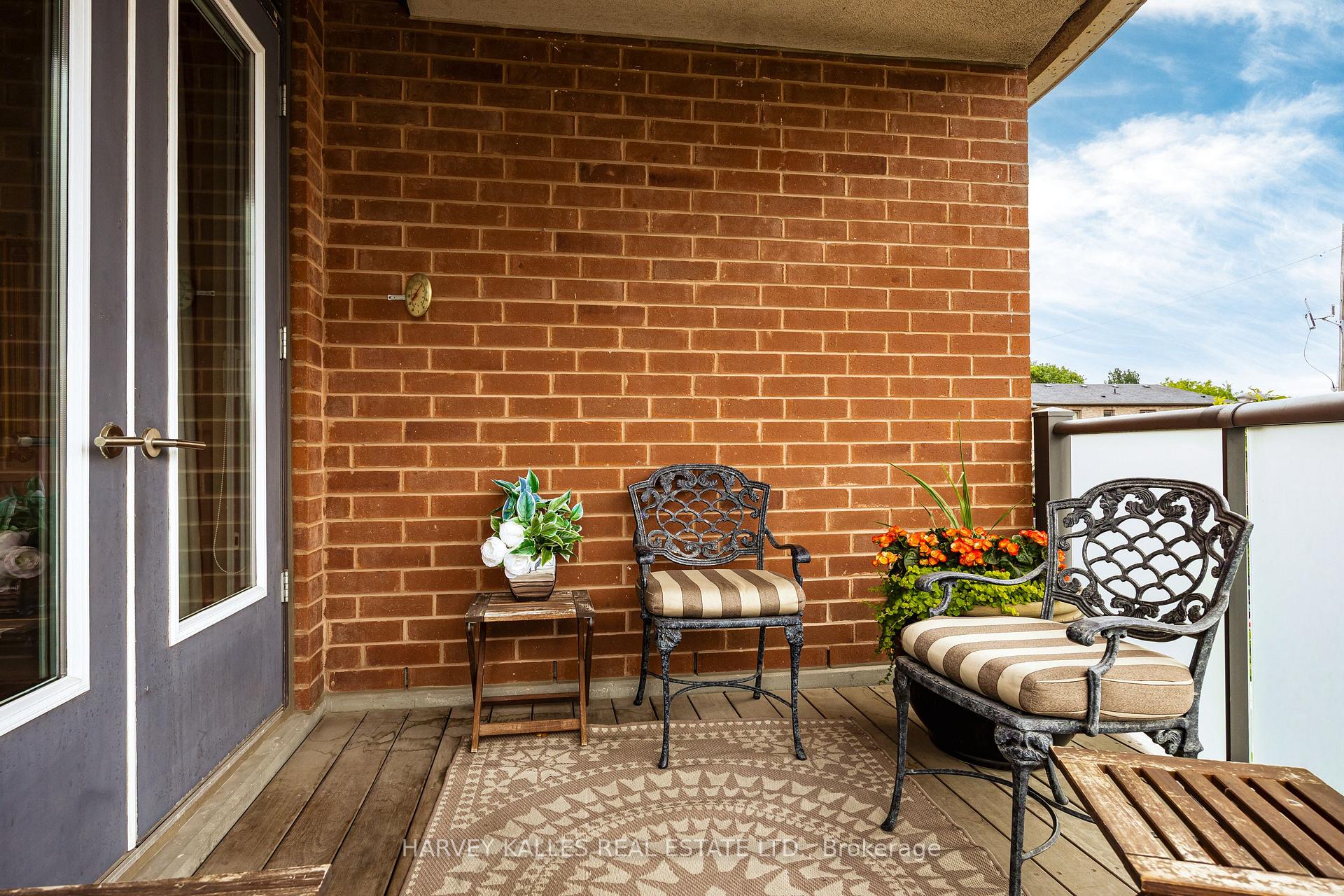 1717 Avenue Road 205, Toronto Unit: 205