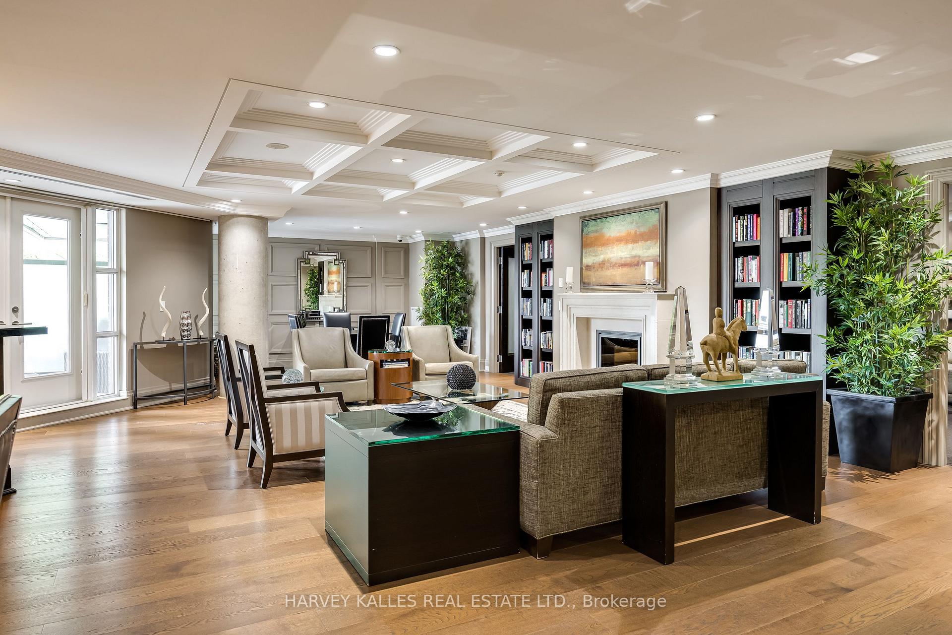 1717 Avenue Road 205, Toronto Unit: 205