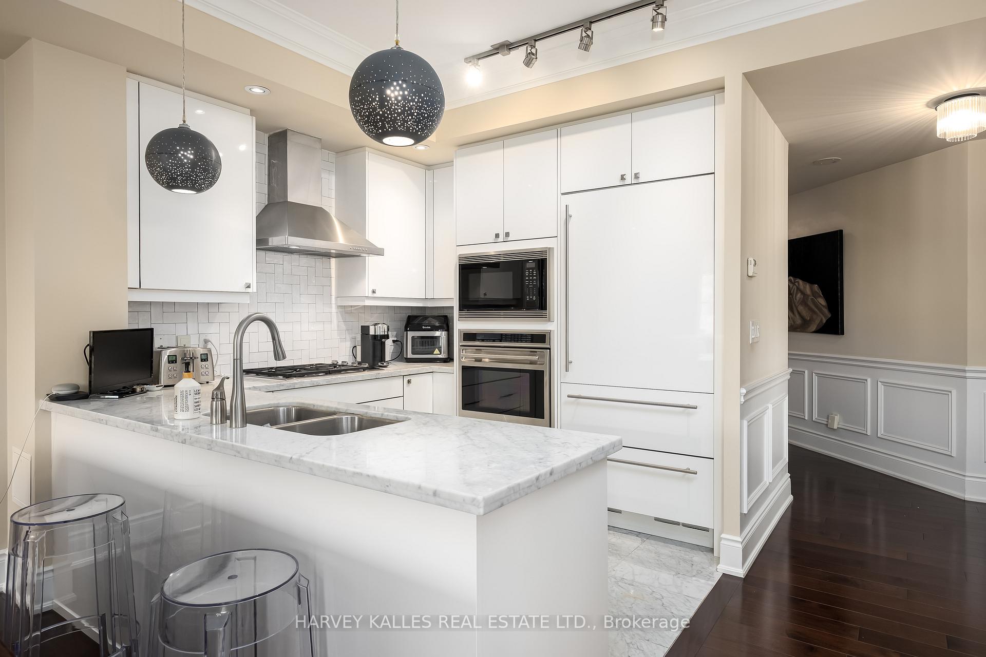 1717 Avenue Road 205, Toronto Unit: 205