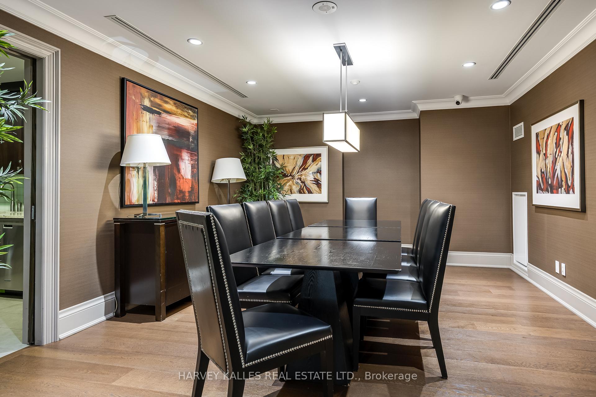 1717 Avenue Road 205, Toronto Unit: 205