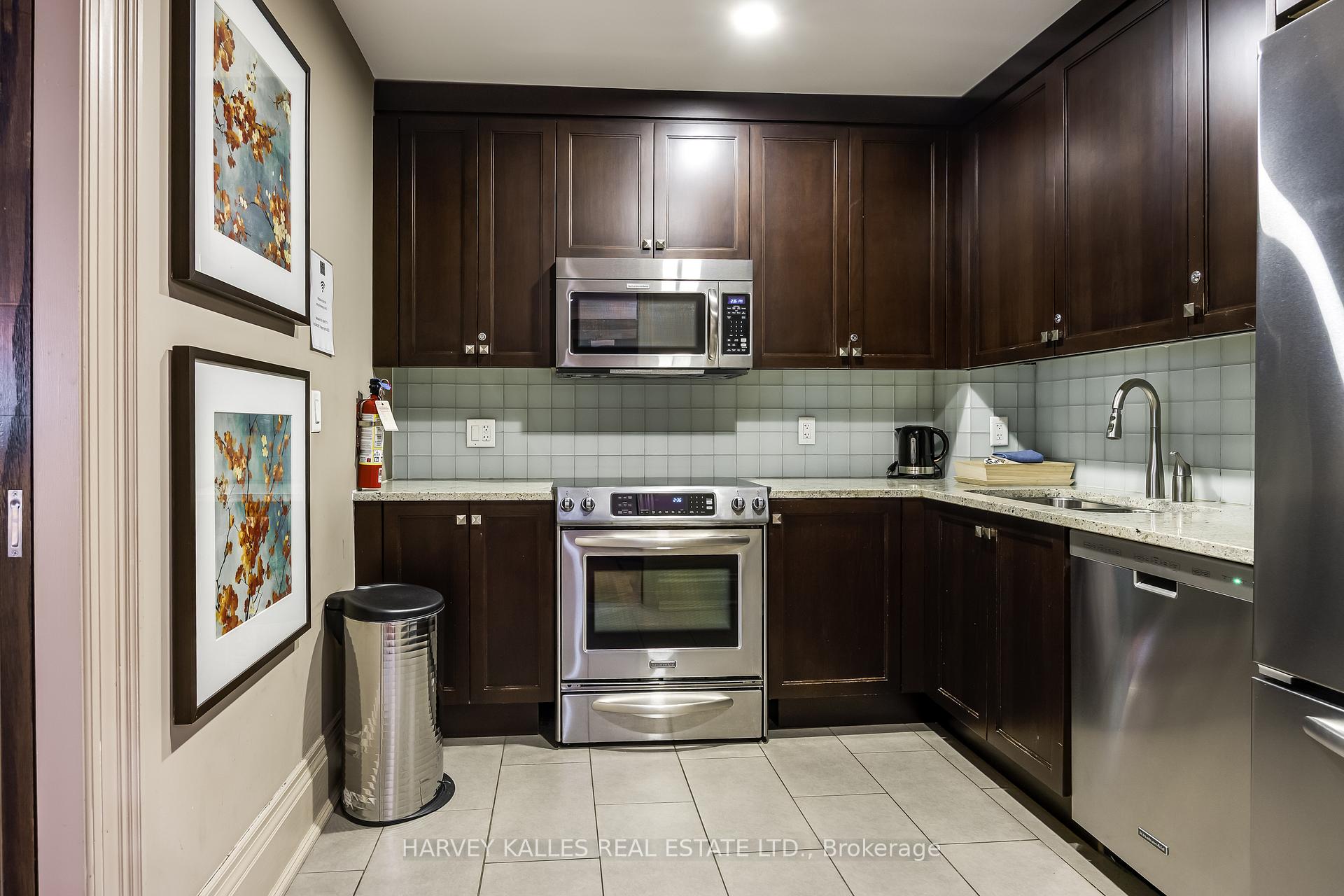 1717 Avenue Road 205, Toronto Unit: 205