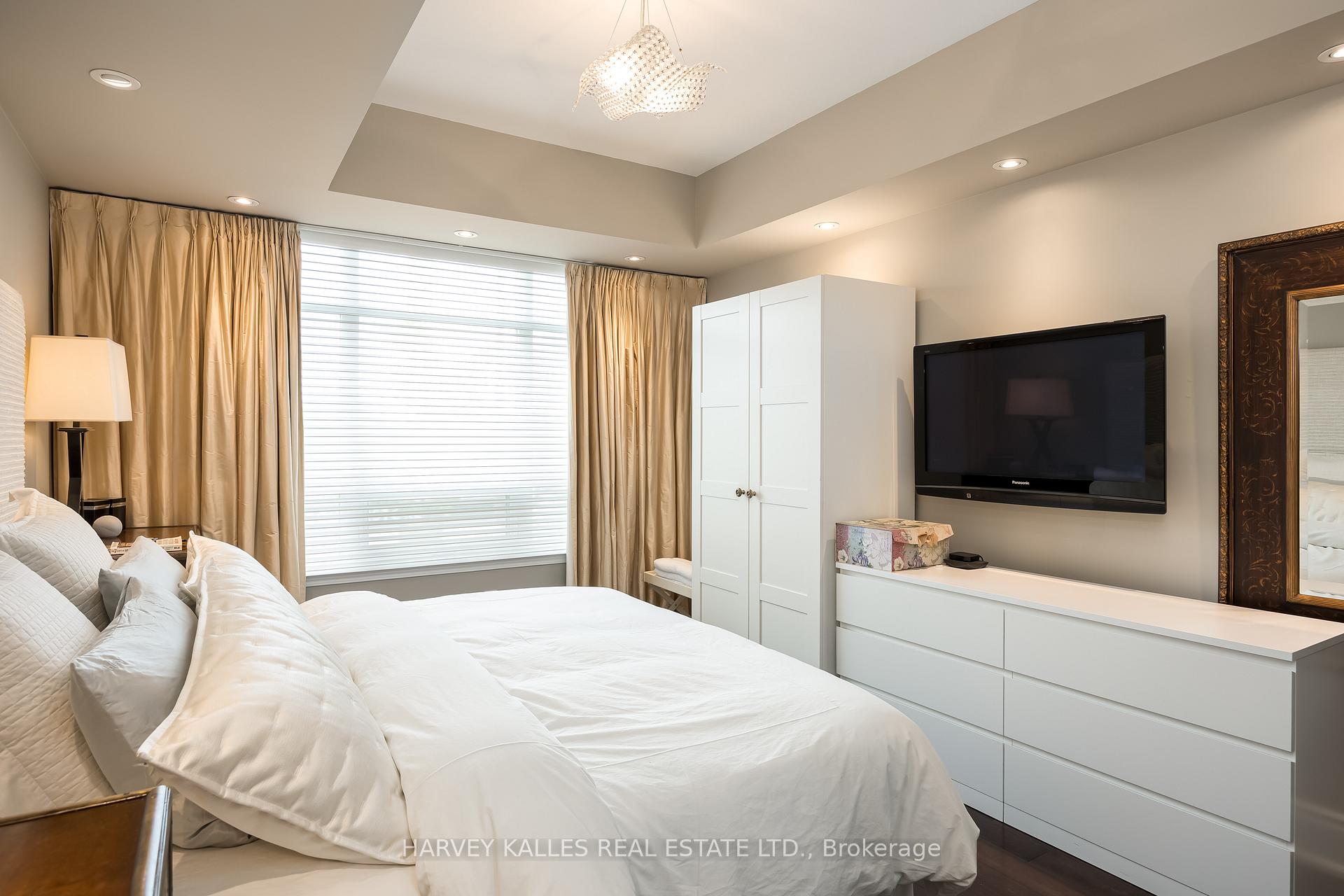 1717 Avenue Road 205, Toronto Unit: 205