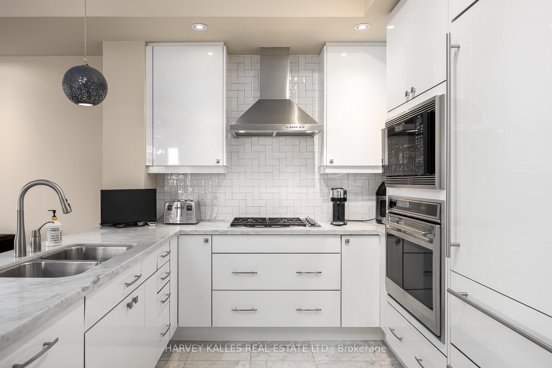 1717 Avenue Road 205, Toronto Unit: 205