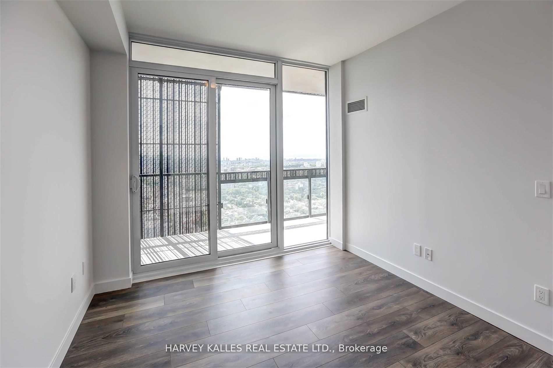 8 Eglinton Avenue E 5202, Toronto Unit: 5202