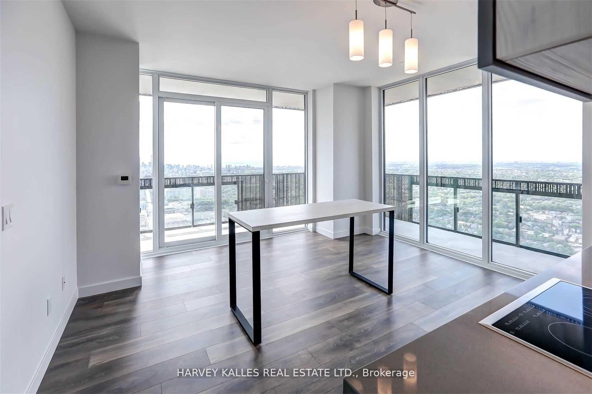 8 Eglinton Avenue E 5202, Toronto Unit: 5202