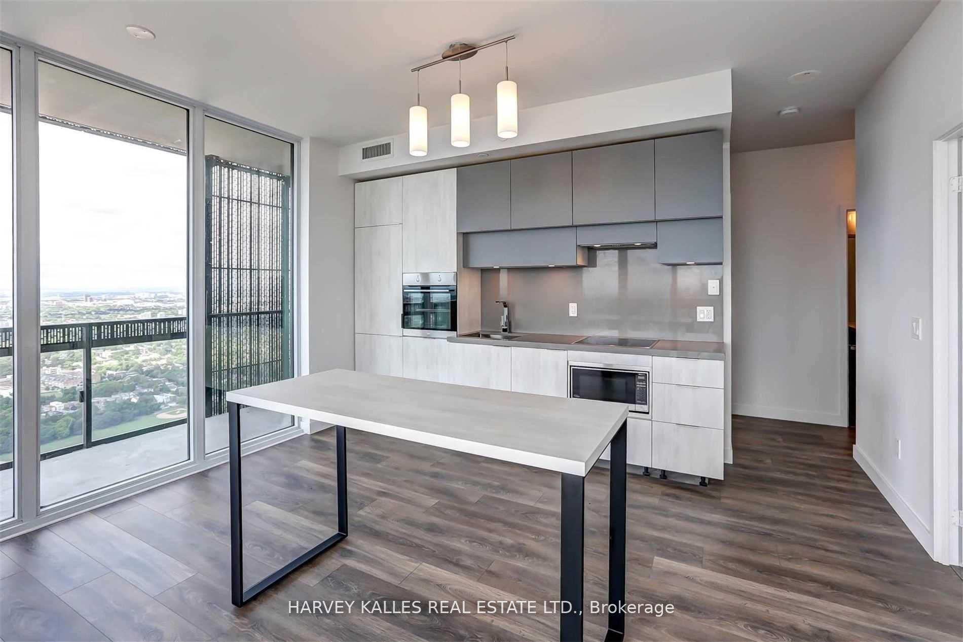 8 Eglinton Avenue E 5202, Toronto Unit: 5202