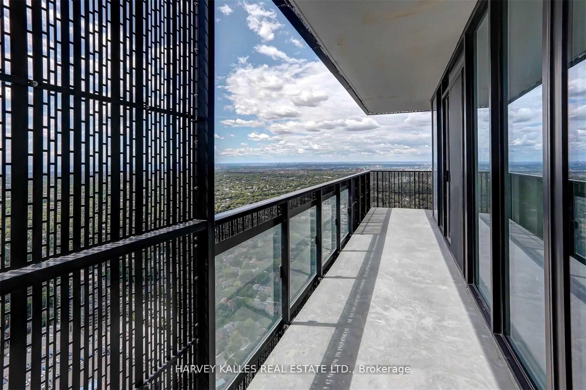 8 Eglinton Avenue E 5202, Toronto Unit: 5202