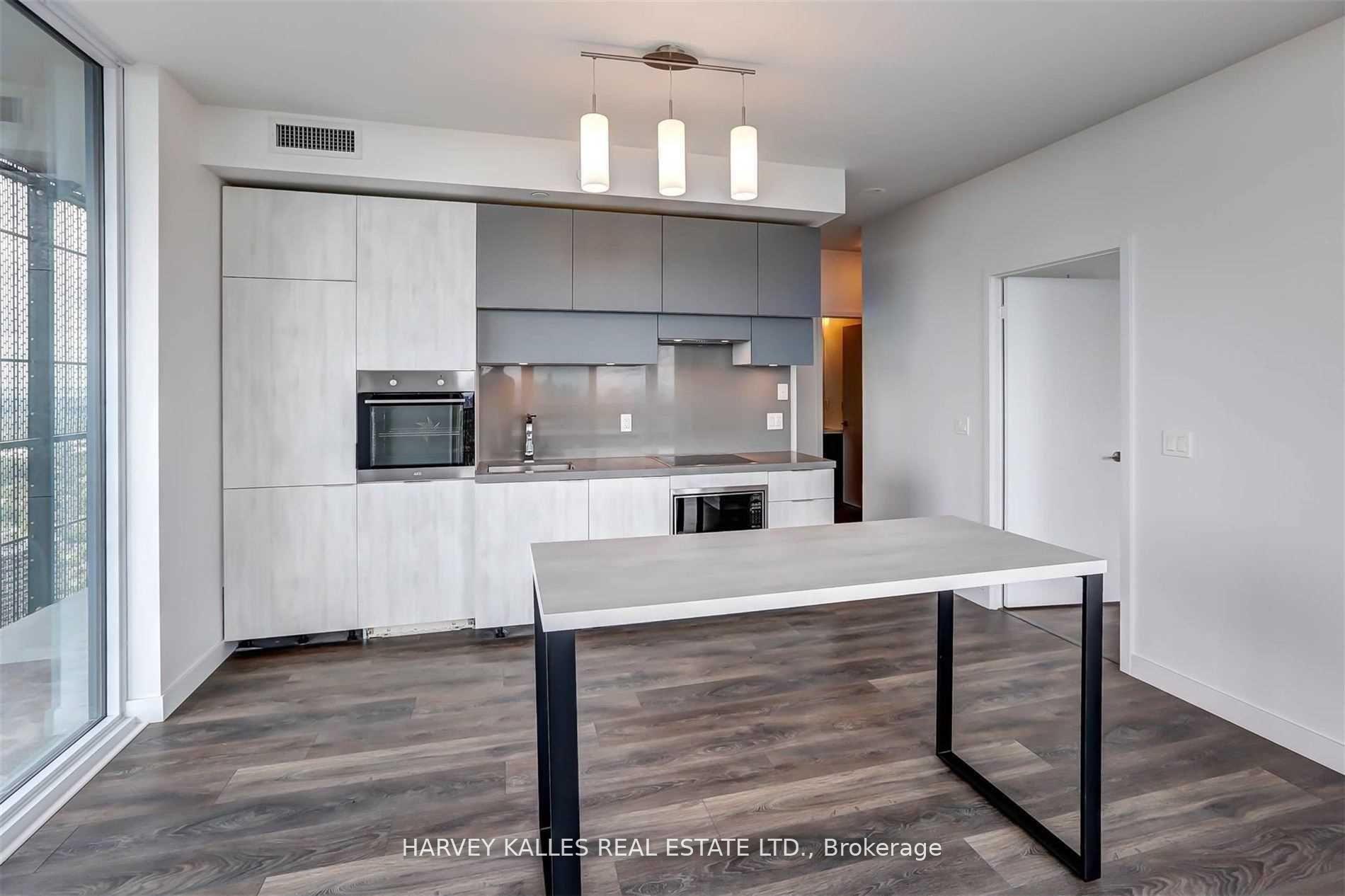 8 Eglinton Avenue E 5202, Toronto Unit: 5202