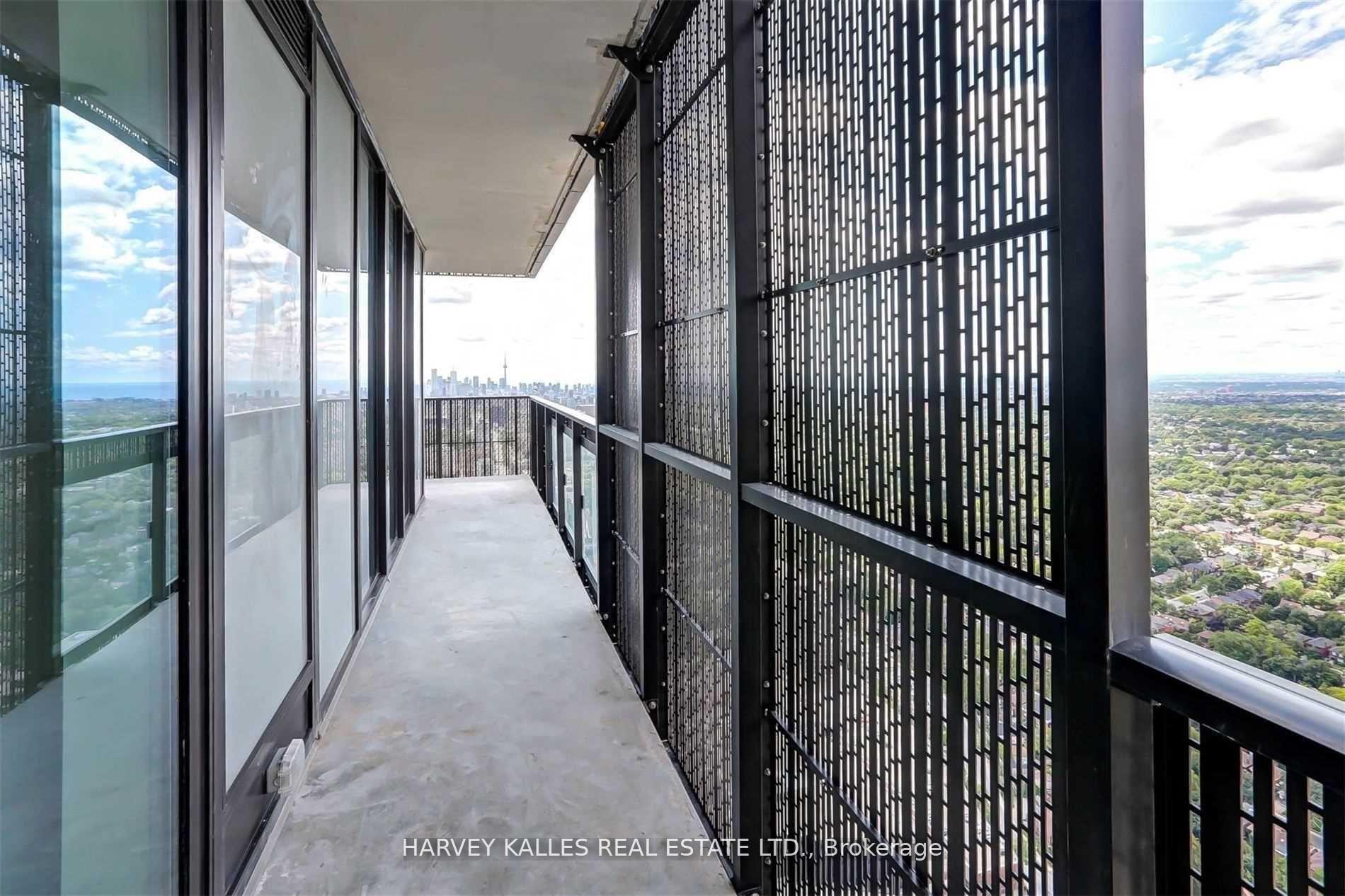 8 Eglinton Avenue E 5202, Toronto Unit: 5202