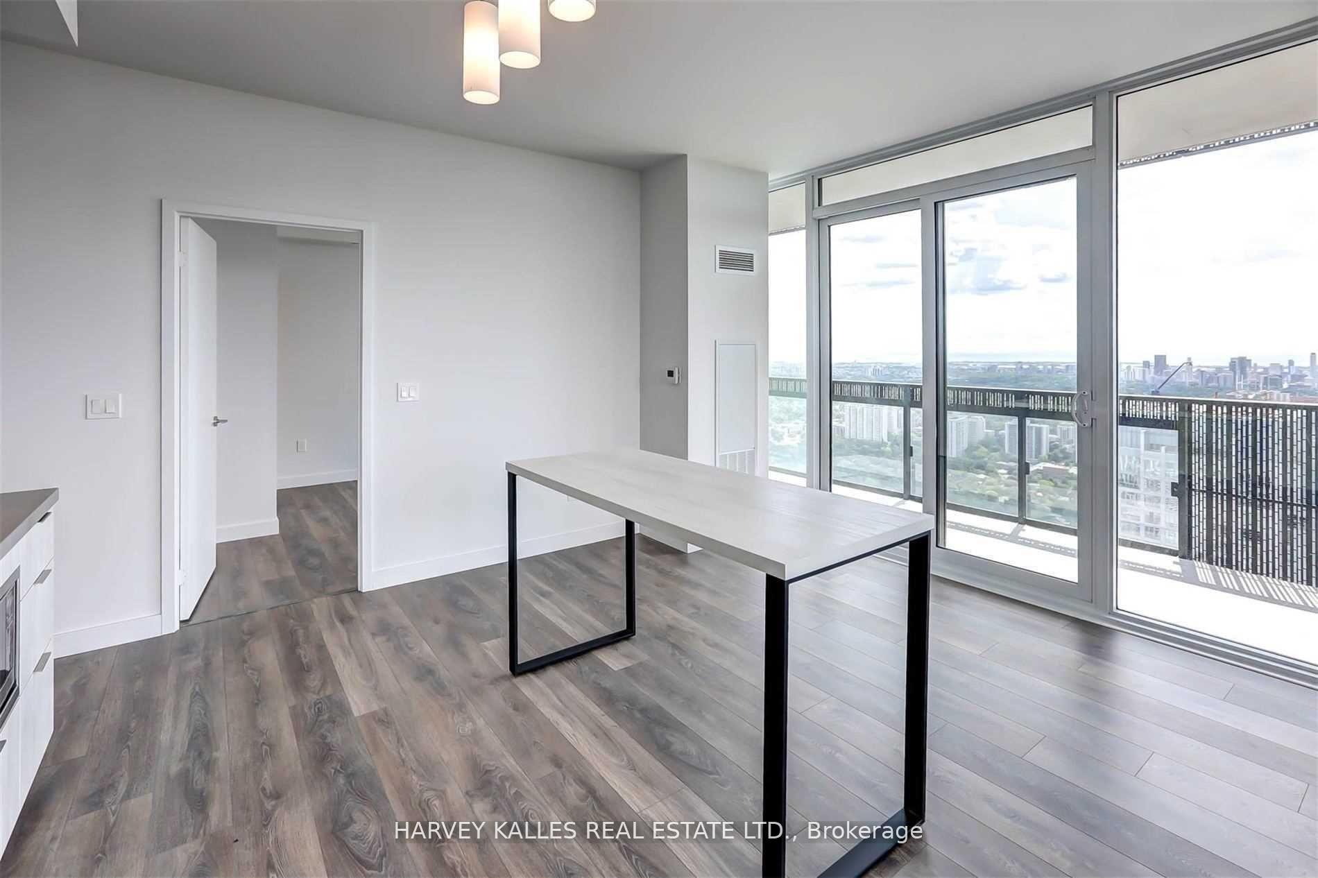 8 Eglinton Avenue E 5202, Toronto Unit: 5202