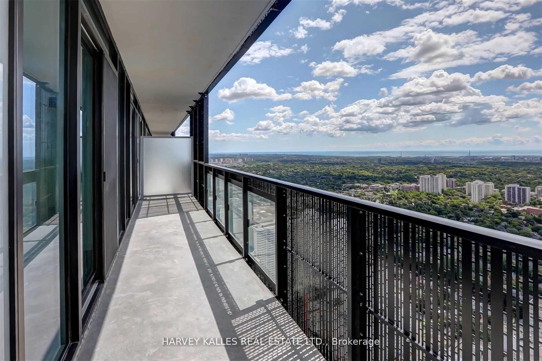 8 Eglinton Avenue E 5202, Toronto Unit: 5202