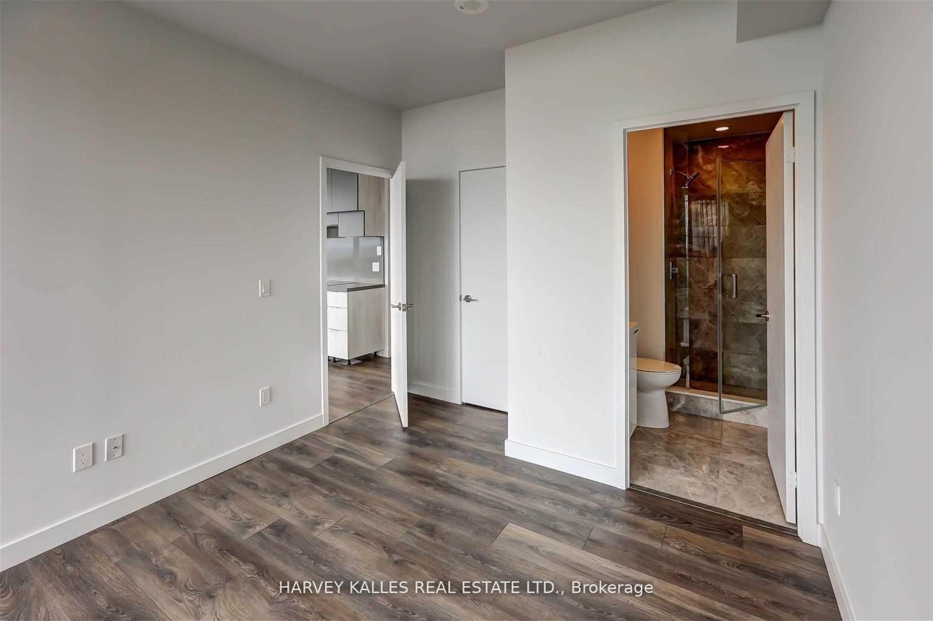 8 Eglinton Avenue E 5202, Toronto Unit: 5202