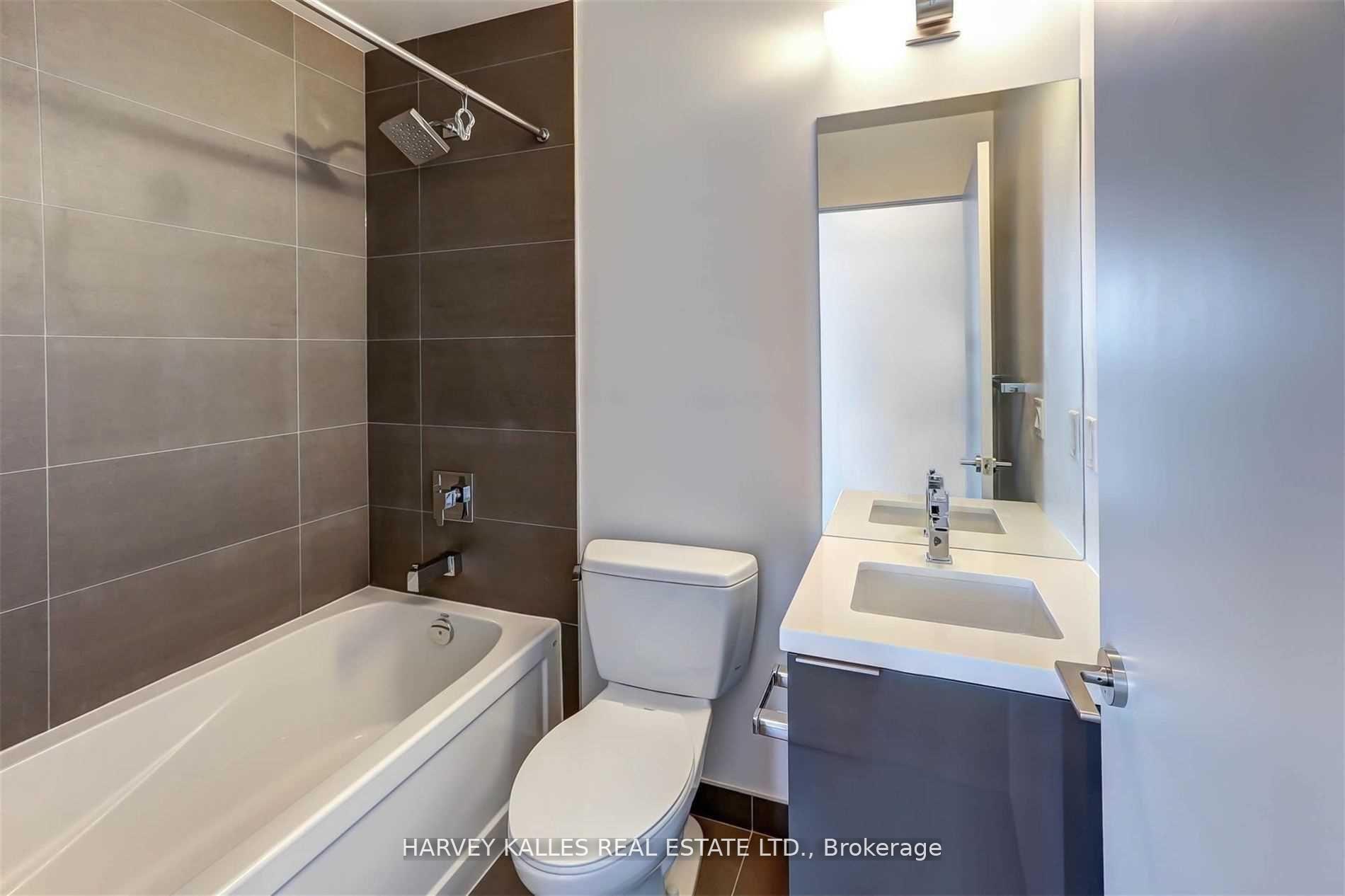 8 Eglinton Avenue E 5202, Toronto Unit: 5202
