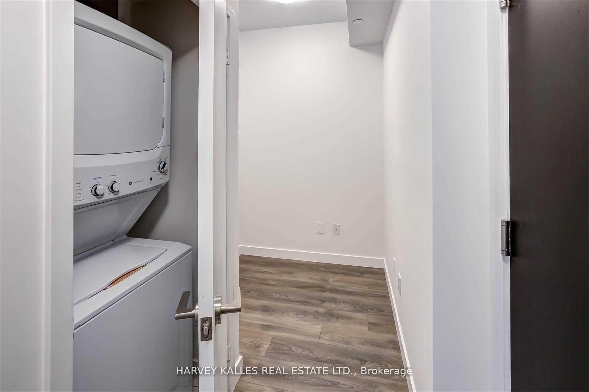 8 Eglinton Avenue E 5202, Toronto Unit: 5202