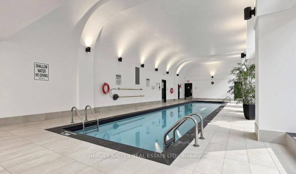 750 Bay Street 3003, Toronto Unit: 3003