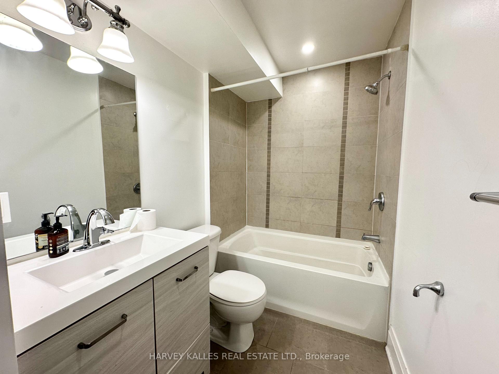543 Palmerston Boulevard 2, Toronto Unit: 2