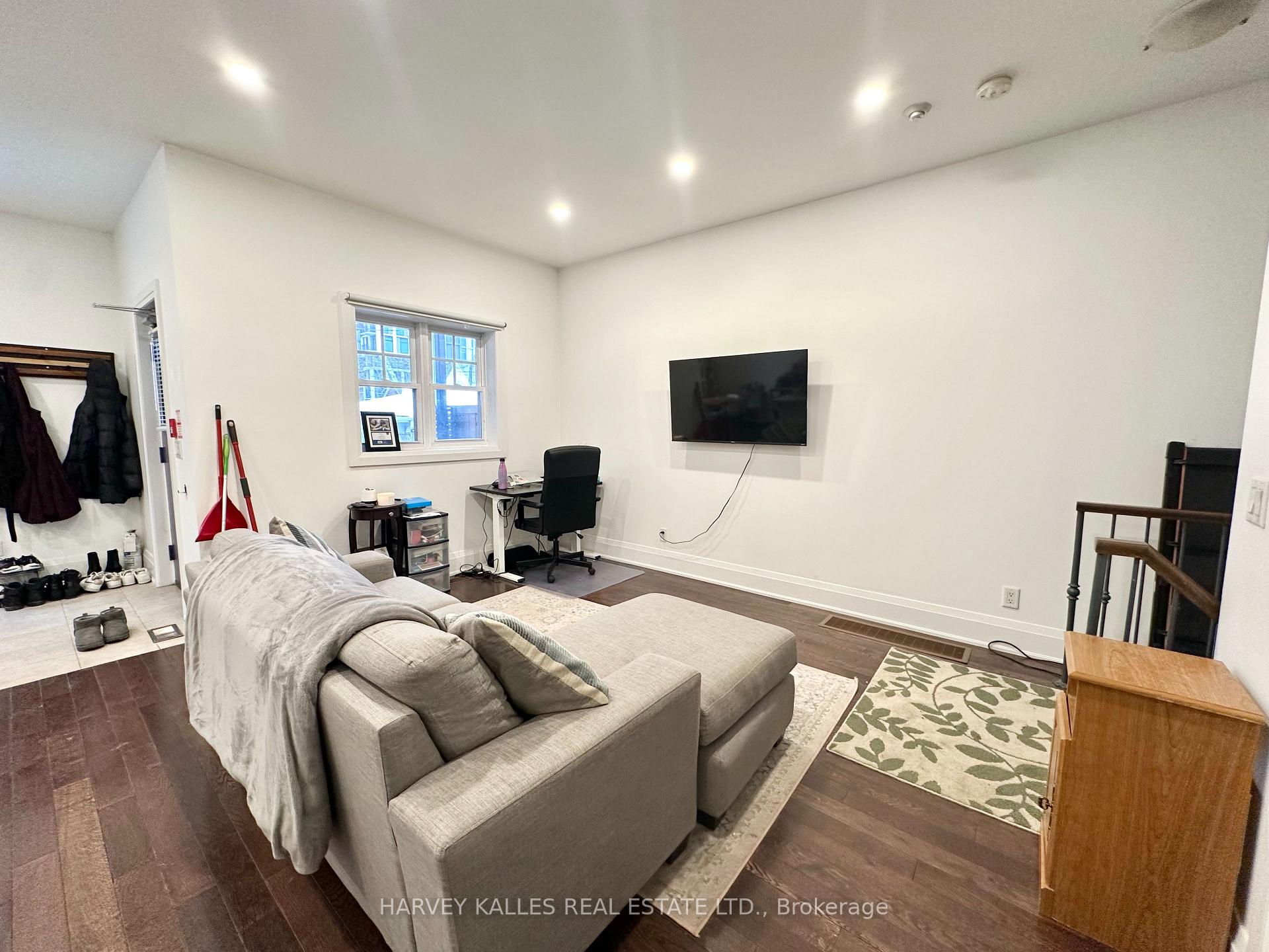 543 Palmerston Boulevard 2, Toronto Unit: 2
