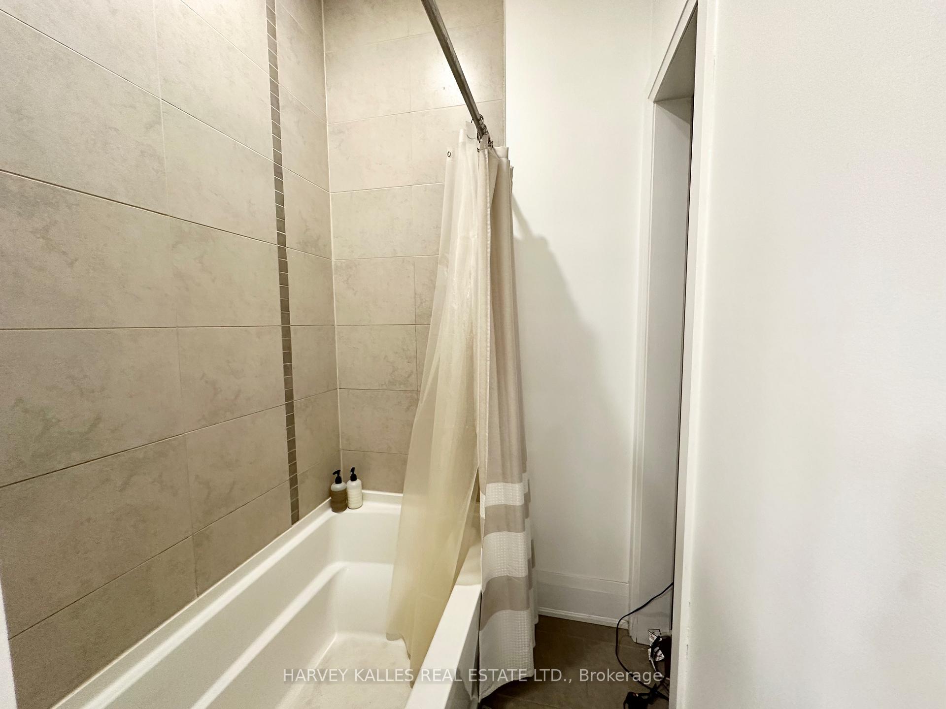 543 Palmerston Boulevard 2, Toronto Unit: 2