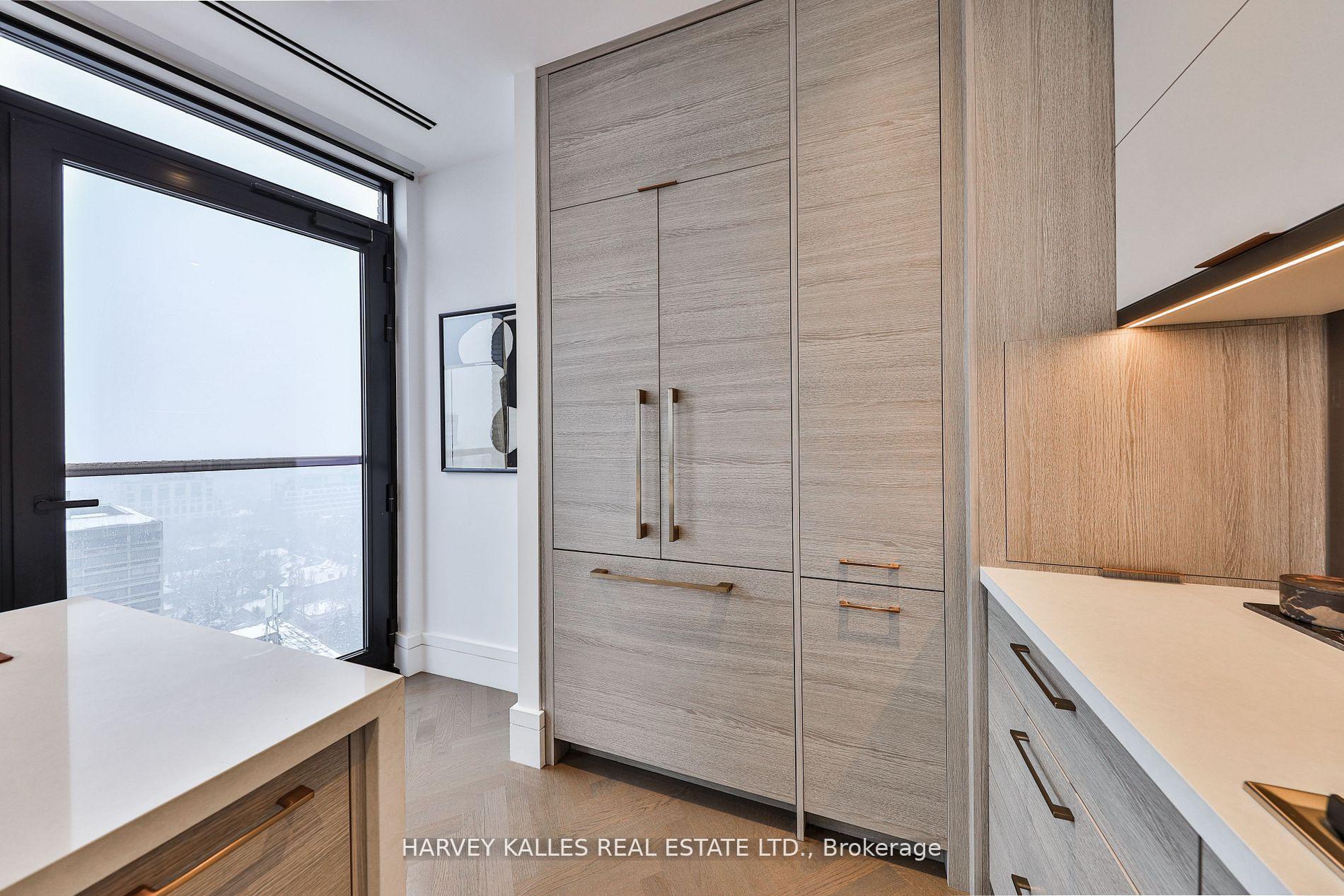 215 Lonsdale Road 1707, Toronto Unit: 1707