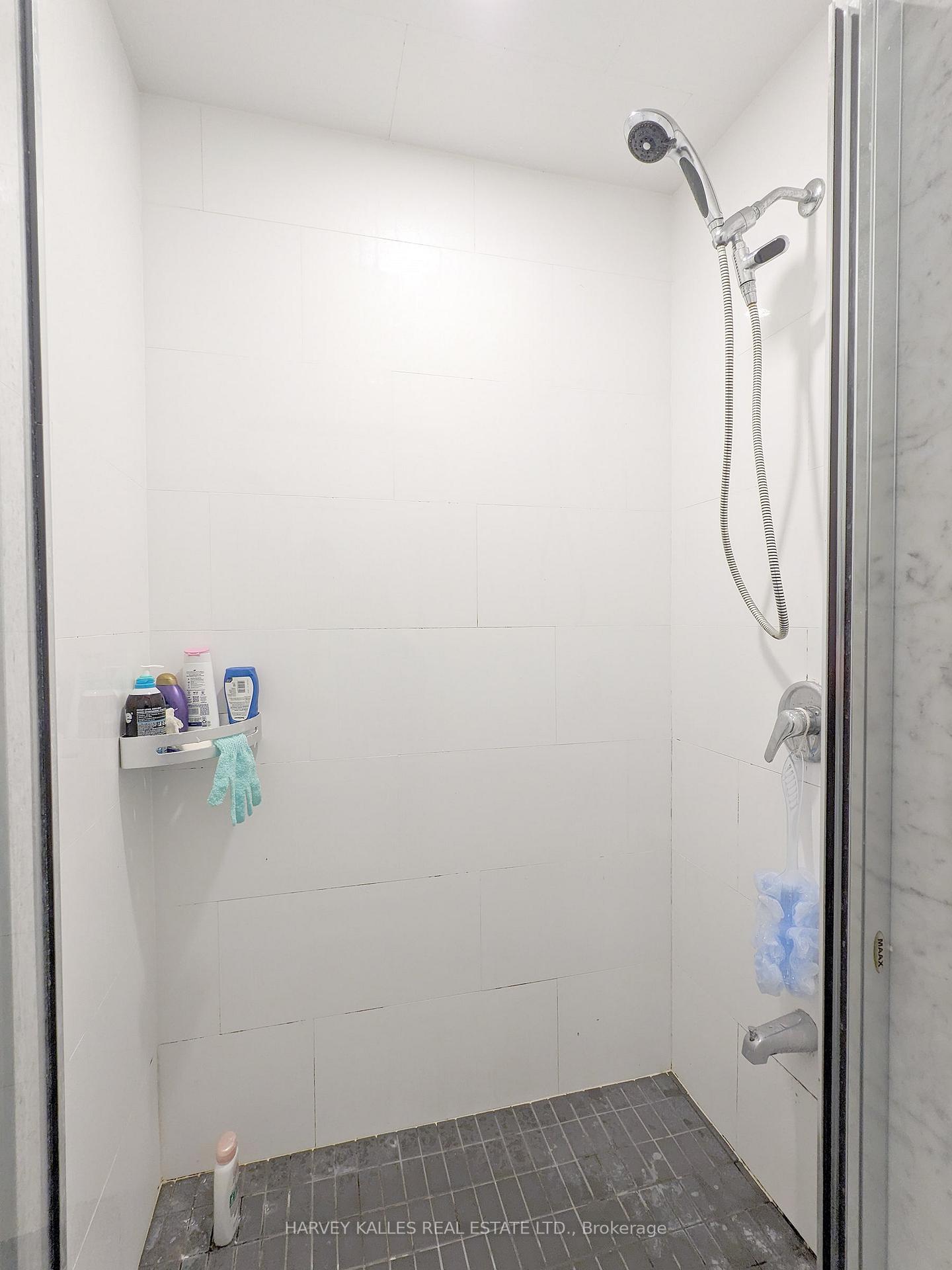 214 Bathurst Street B1, Toronto Unit: B1