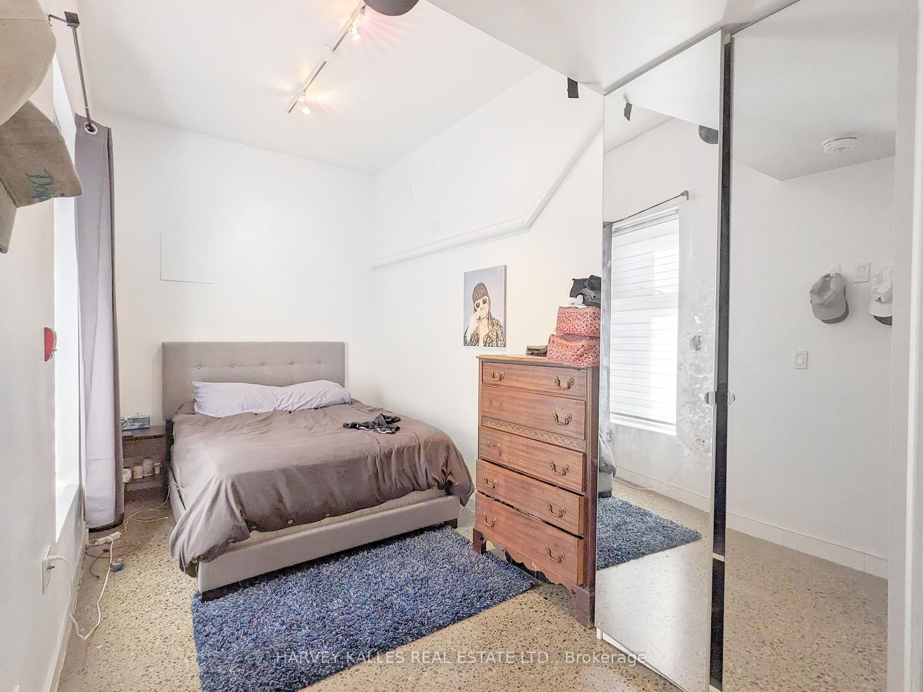 214 Bathurst Street B1, Toronto Unit: B1
