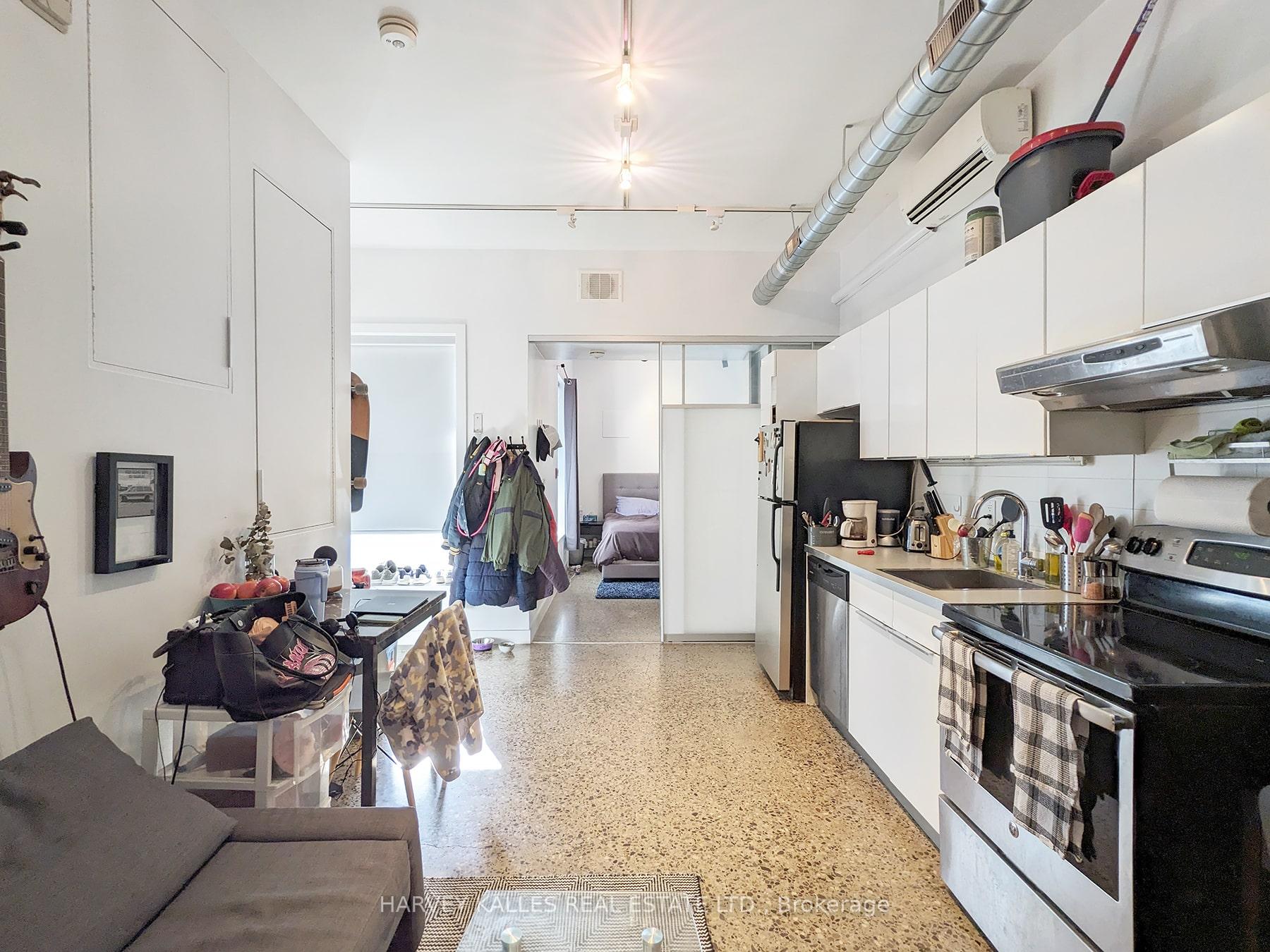 214 Bathurst Street B1, Toronto Unit: B1