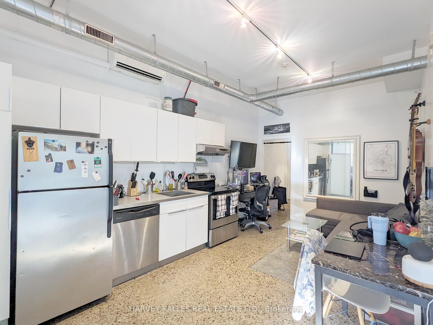 214 Bathurst Street B1, Toronto Unit: B1