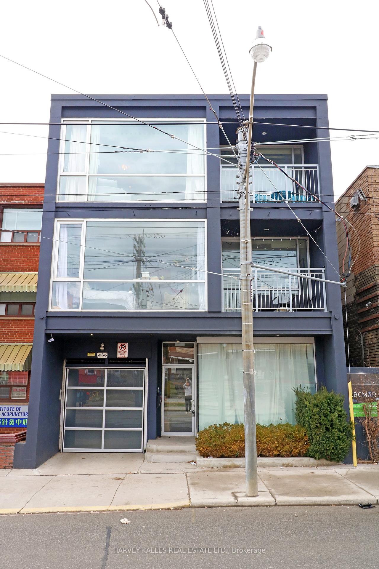 214 Bathurst Street B1, Toronto Unit: B1