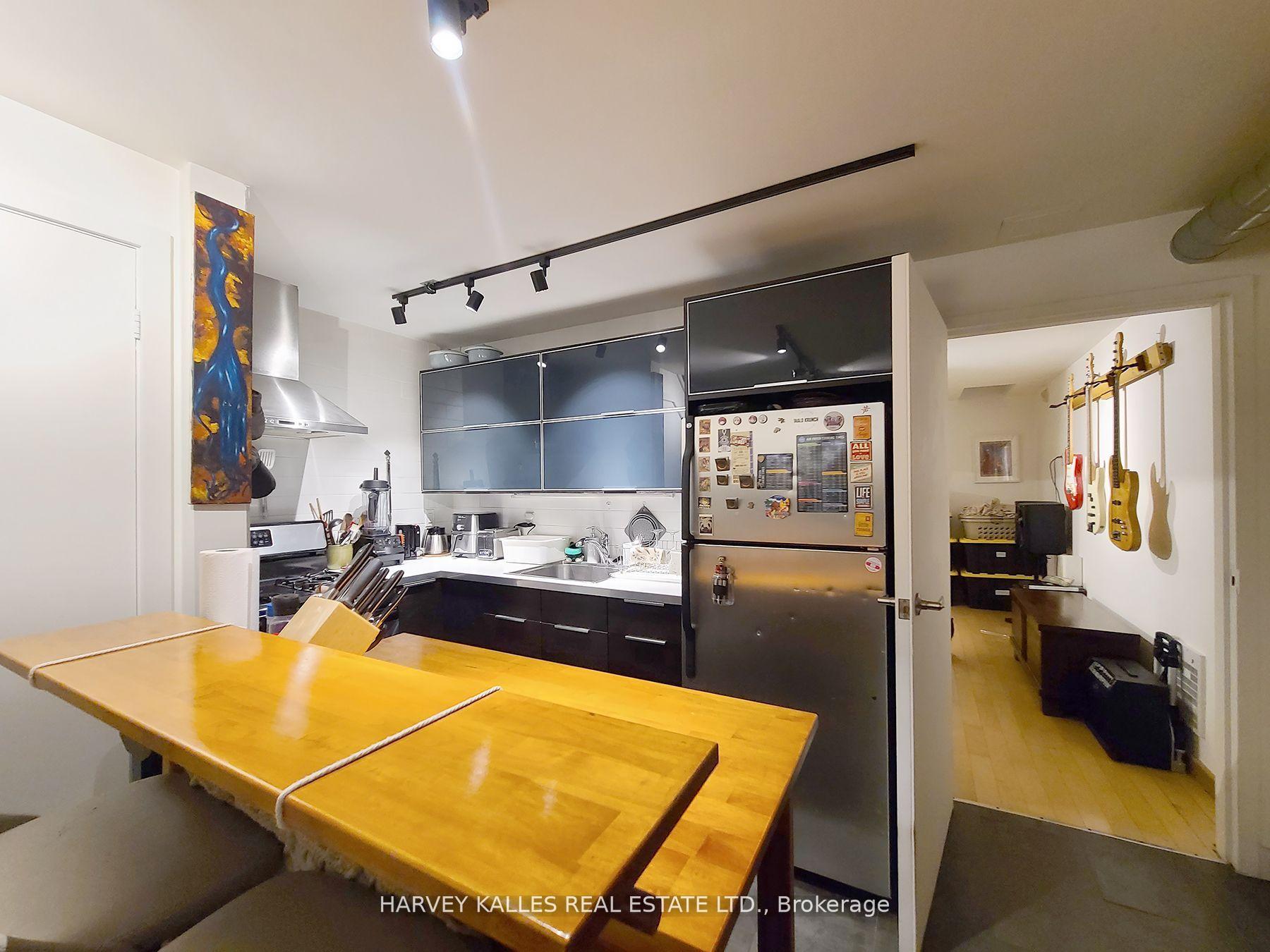 214 Bathurst Street B1, Toronto Unit: B1