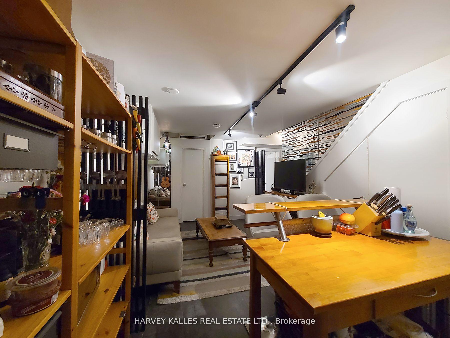 214 Bathurst Street B1, Toronto Unit: B1