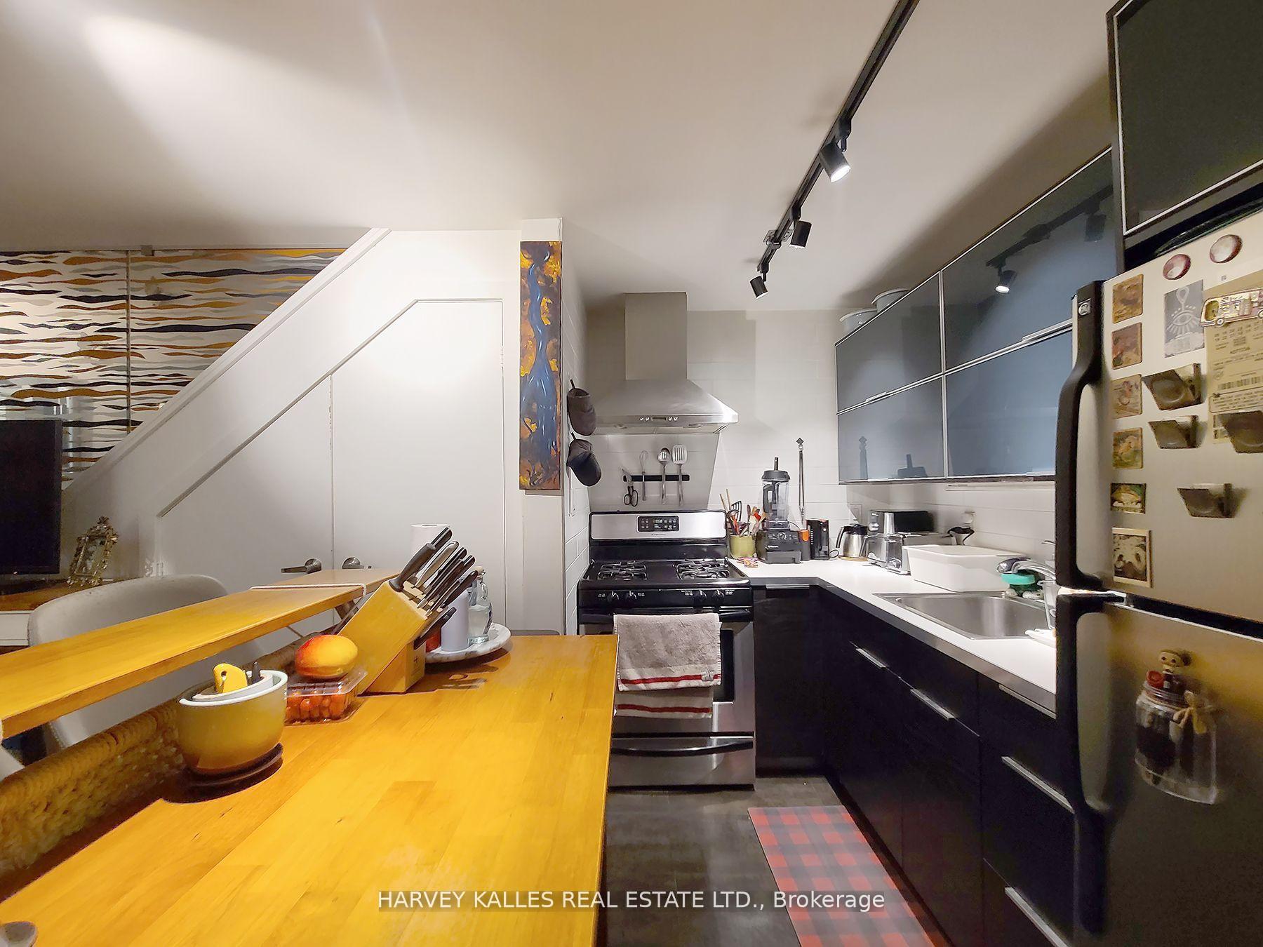 214 Bathurst Street B1, Toronto Unit: B1