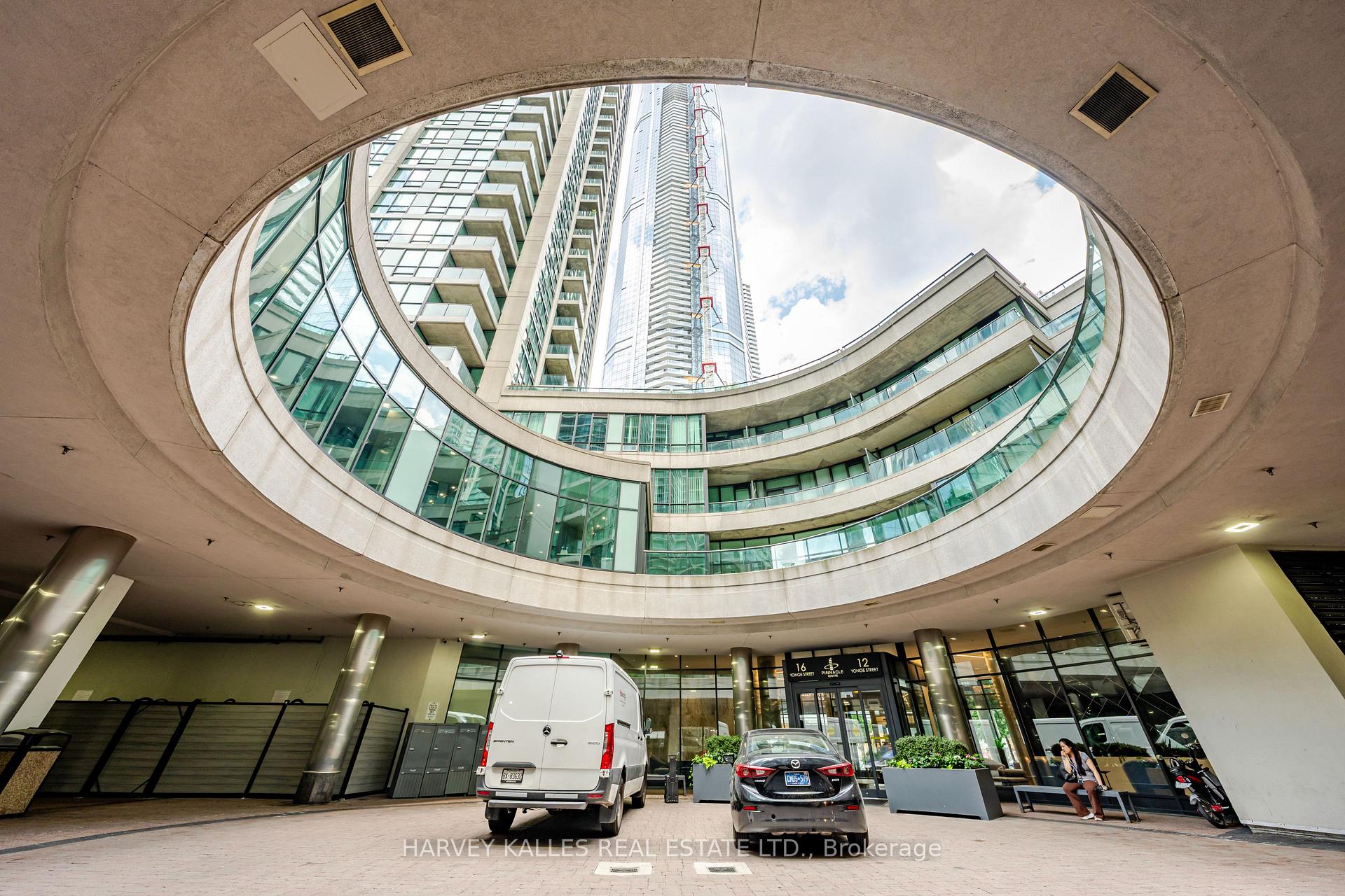 16 Yonge Street 3211, Toronto Unit: 3211