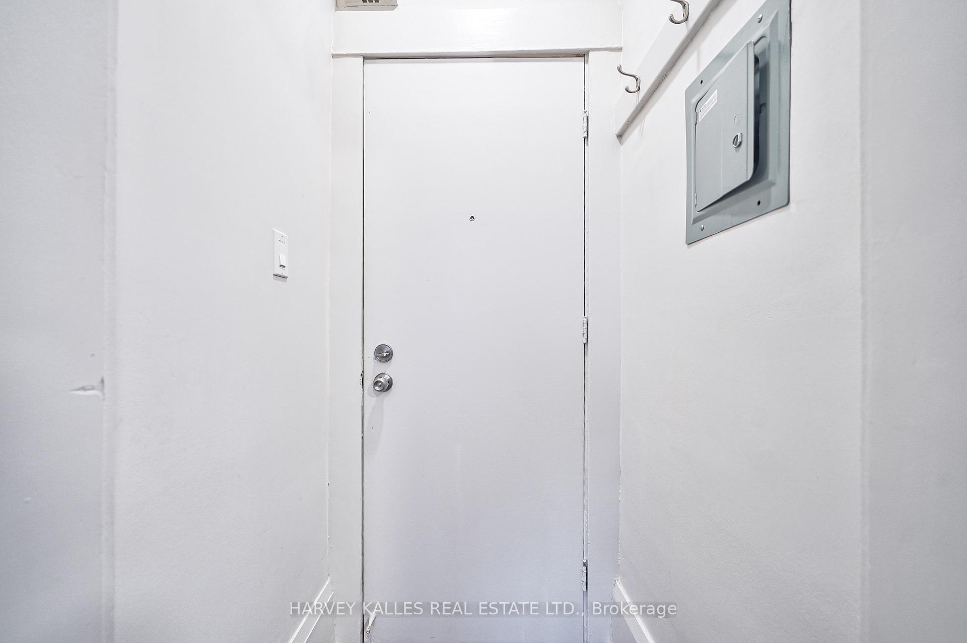 1074 St Clair Avenue W 4, Toronto Unit: 4