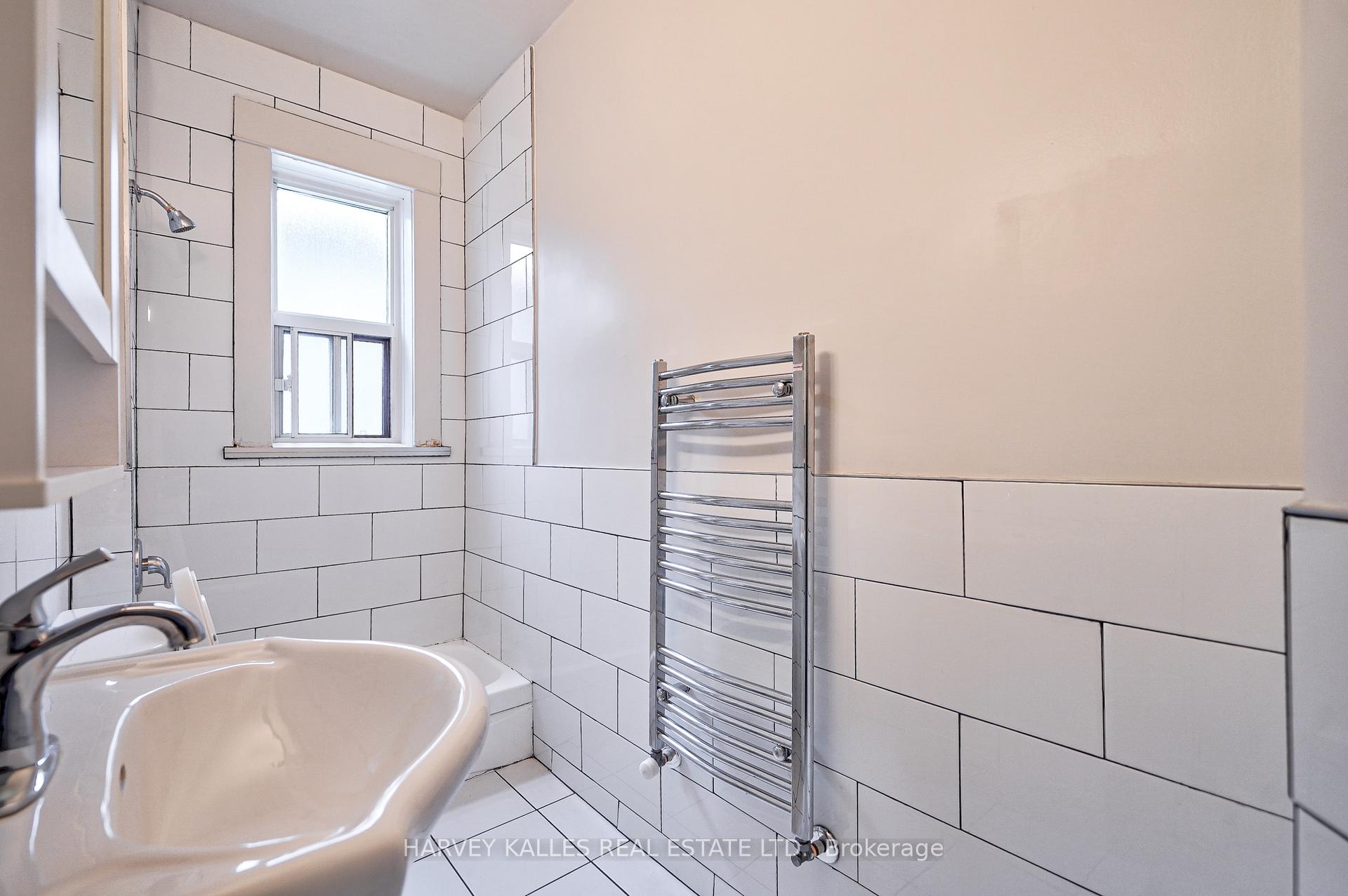 1074 St Clair Avenue W 4, Toronto Unit: 4