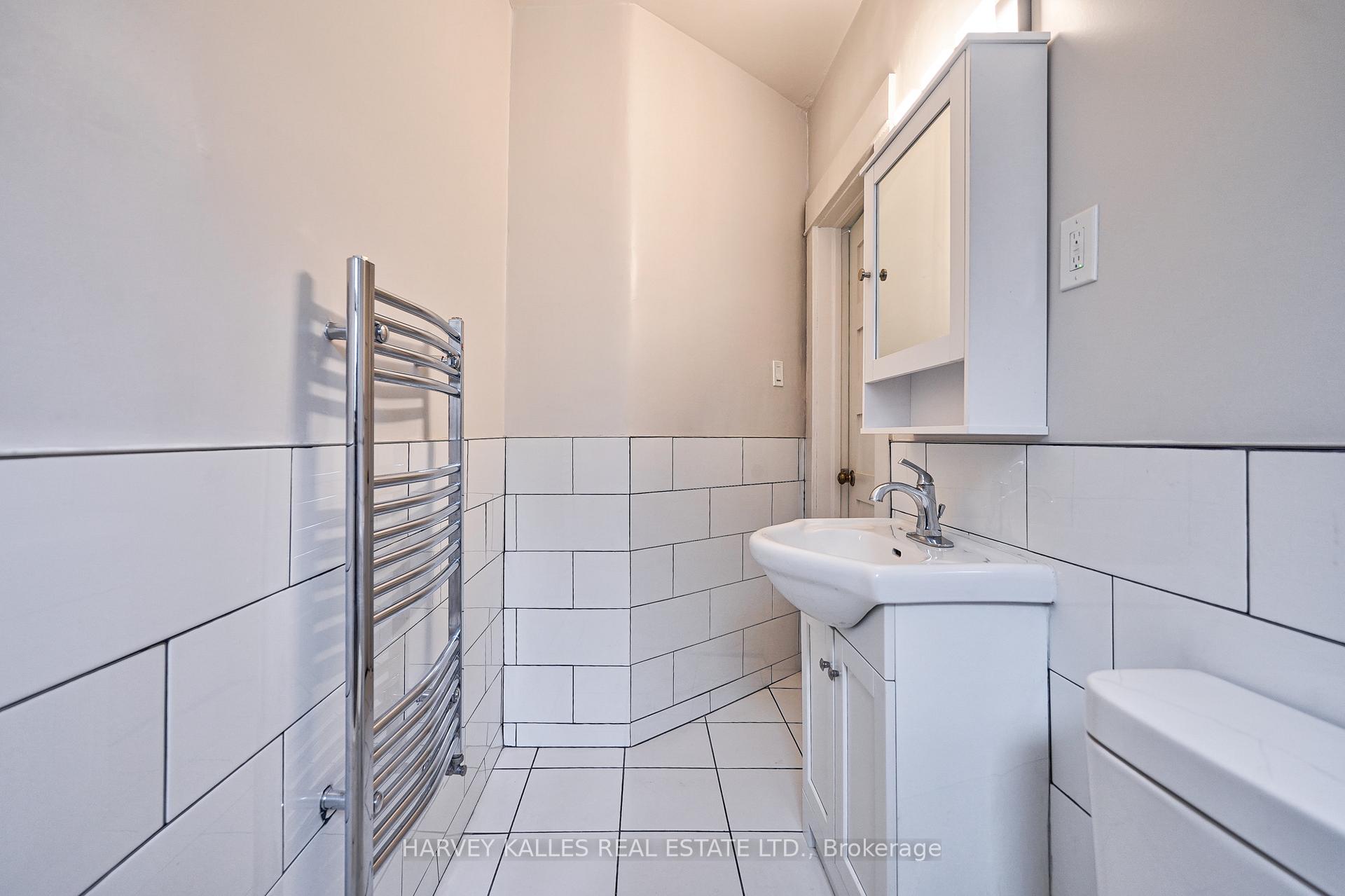 1074 St Clair Avenue W 4, Toronto Unit: 4