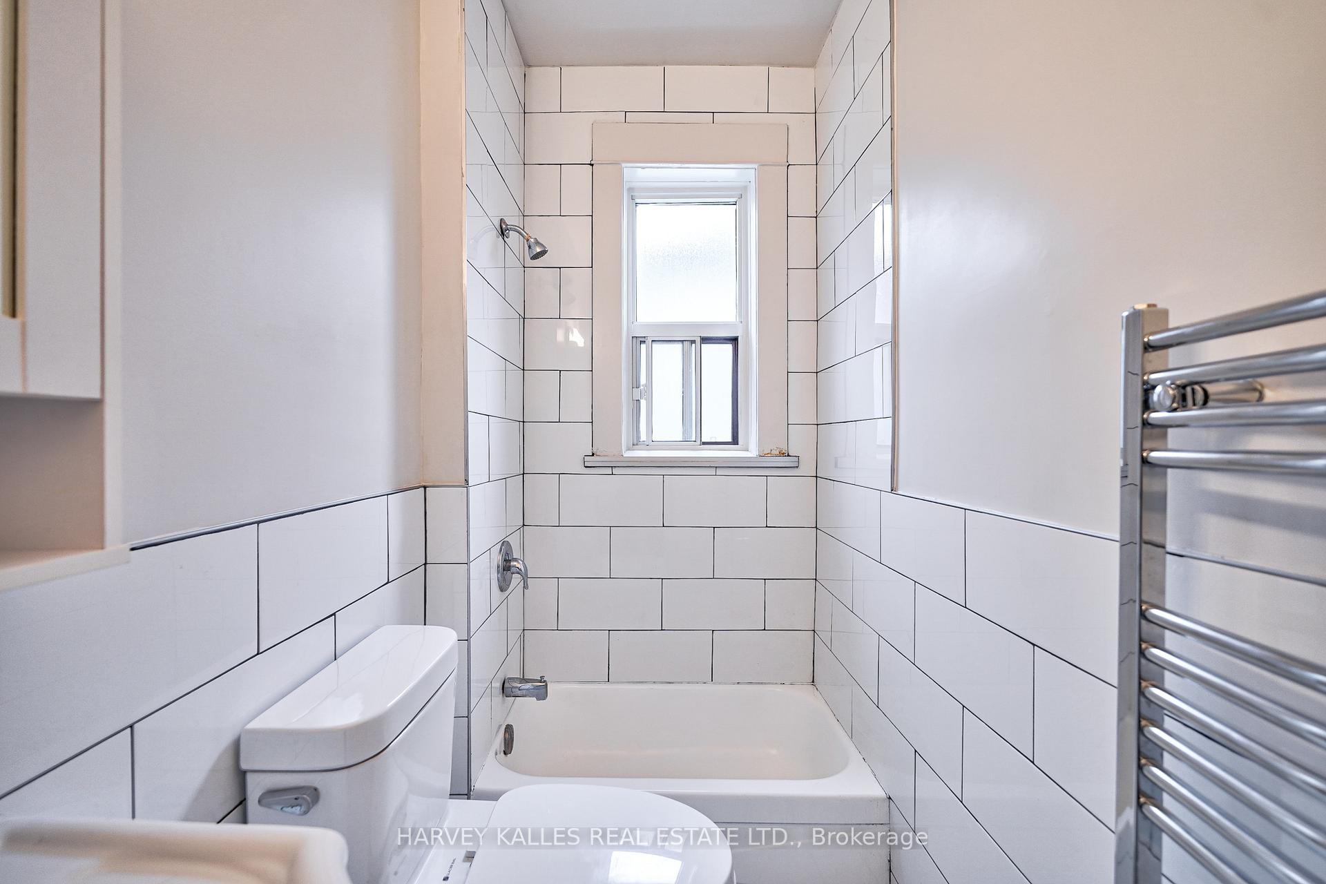 1074 St Clair Avenue W 4, Toronto Unit: 4